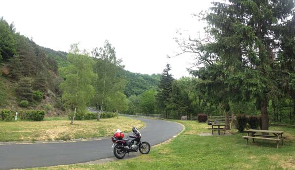 Mit dem Motorrad auf dem Weg nach Puy en Velay, Parc Naturel Livradois-Forez.